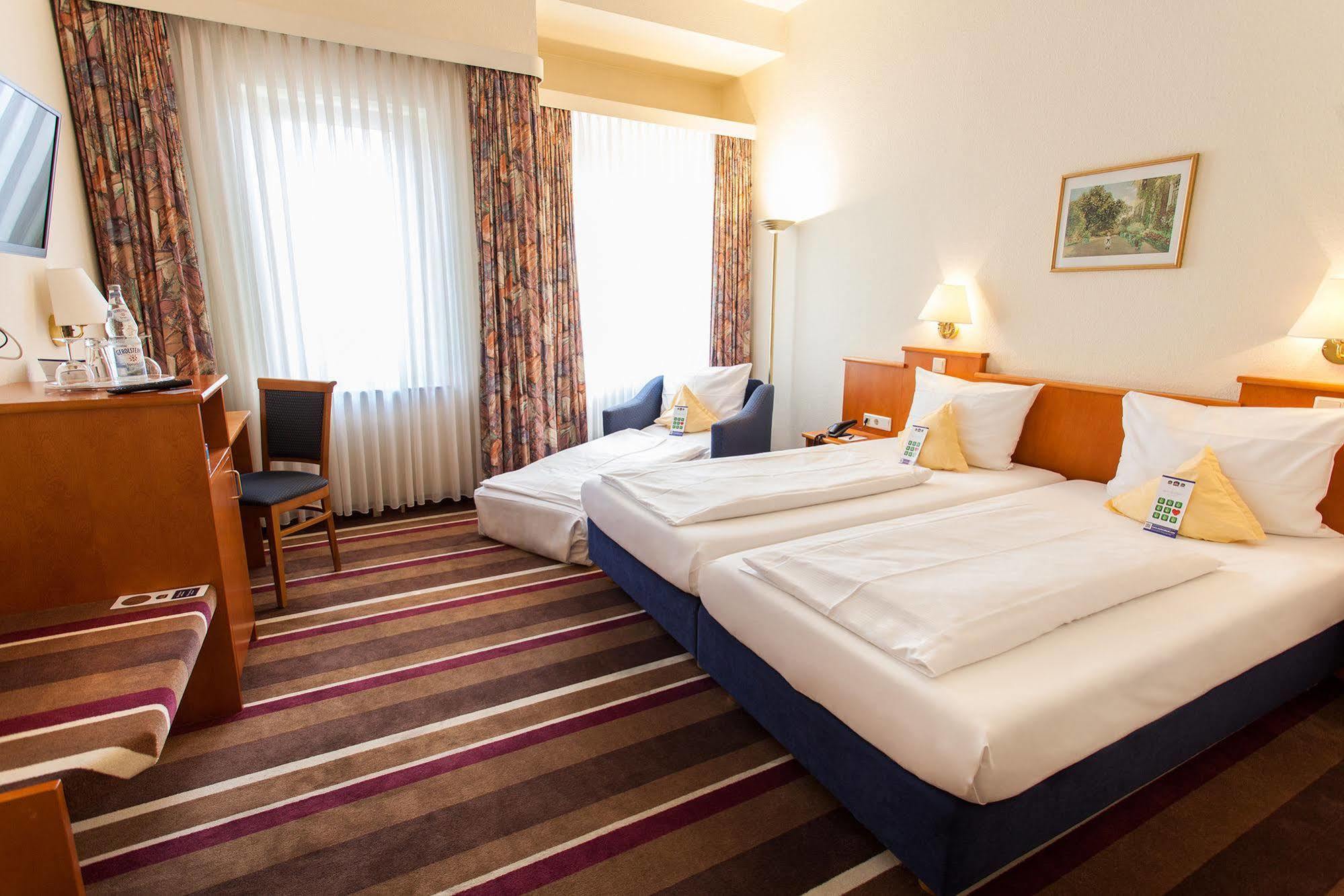 เบสต์ เวสเทิร์น แอมบาสซาเดอร์ โฮเต็ล Hotel ดุสเซลดอร์ฟ ภายนอก รูปภาพ
